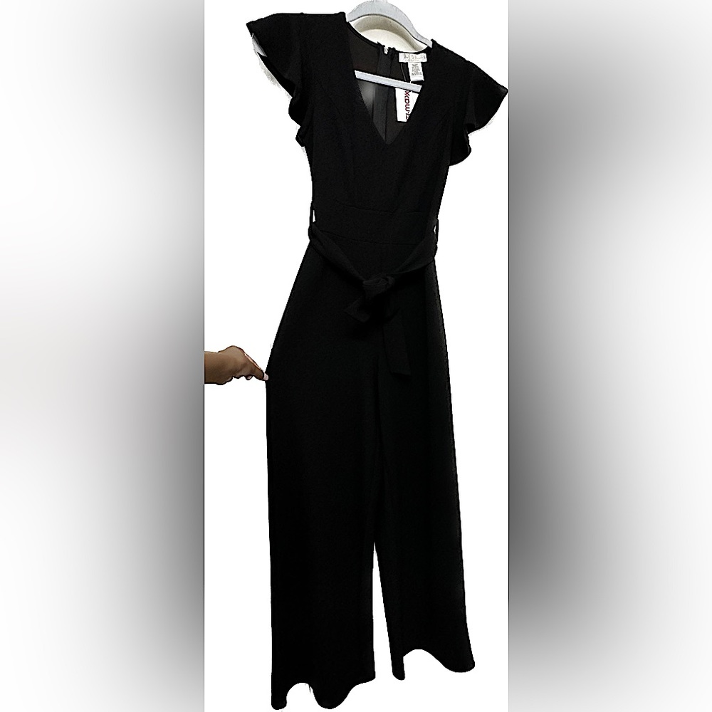 📦🎊MOVING SALE! 📦🎊 NWT Black Jumpsuit w/ Belt